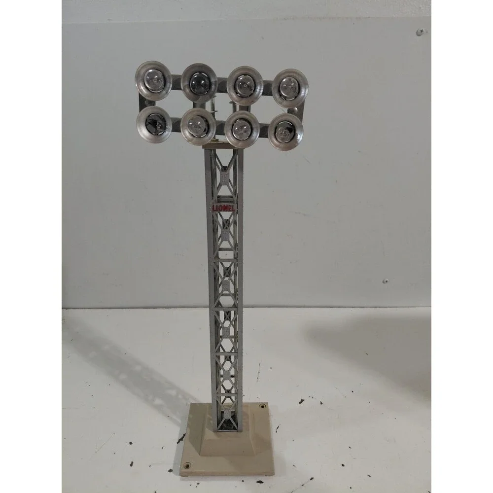 Lionel 195 O Gauge Model Railroad Accessory Yard Spotlight/Floodlight Tower